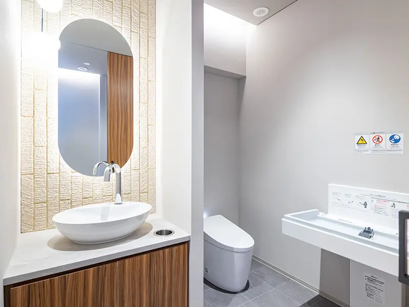 独立洗面台・おむつ交換台付きお手洗い